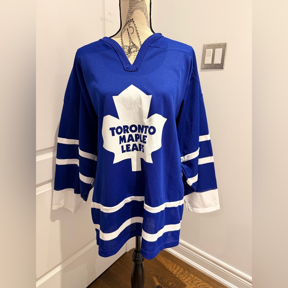 Vintage CCM TORONTO MAPLE LEAFS NHL Hockey Jersey Size Adult Medium Made Canada